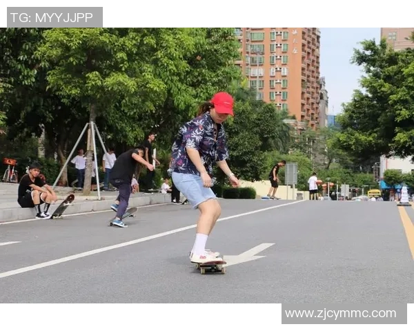 武汉滑板队的拼搏与梦想极限运动嘉年华的精彩瞬间回顾