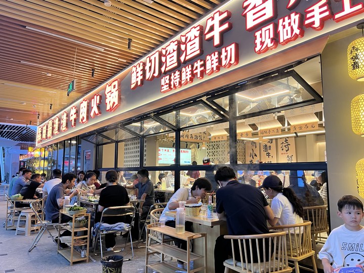 南宫NG28仁怀：都会商圈聚人气 拉动消耗添动力(图3)